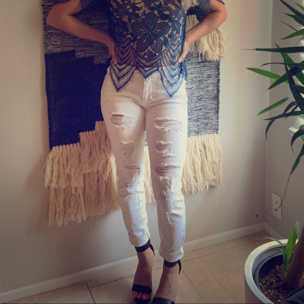 GARAGE jeans- size 5, distressed look